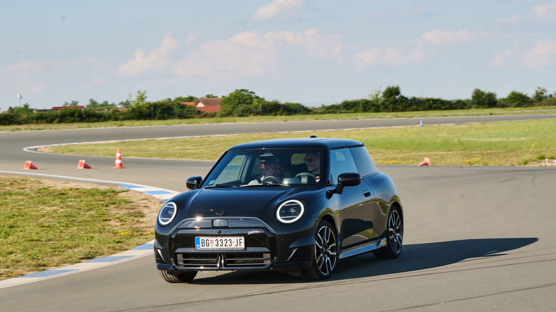 Potpuno električni MINI Cooper JCW na VIP BMW Biznis Ligi